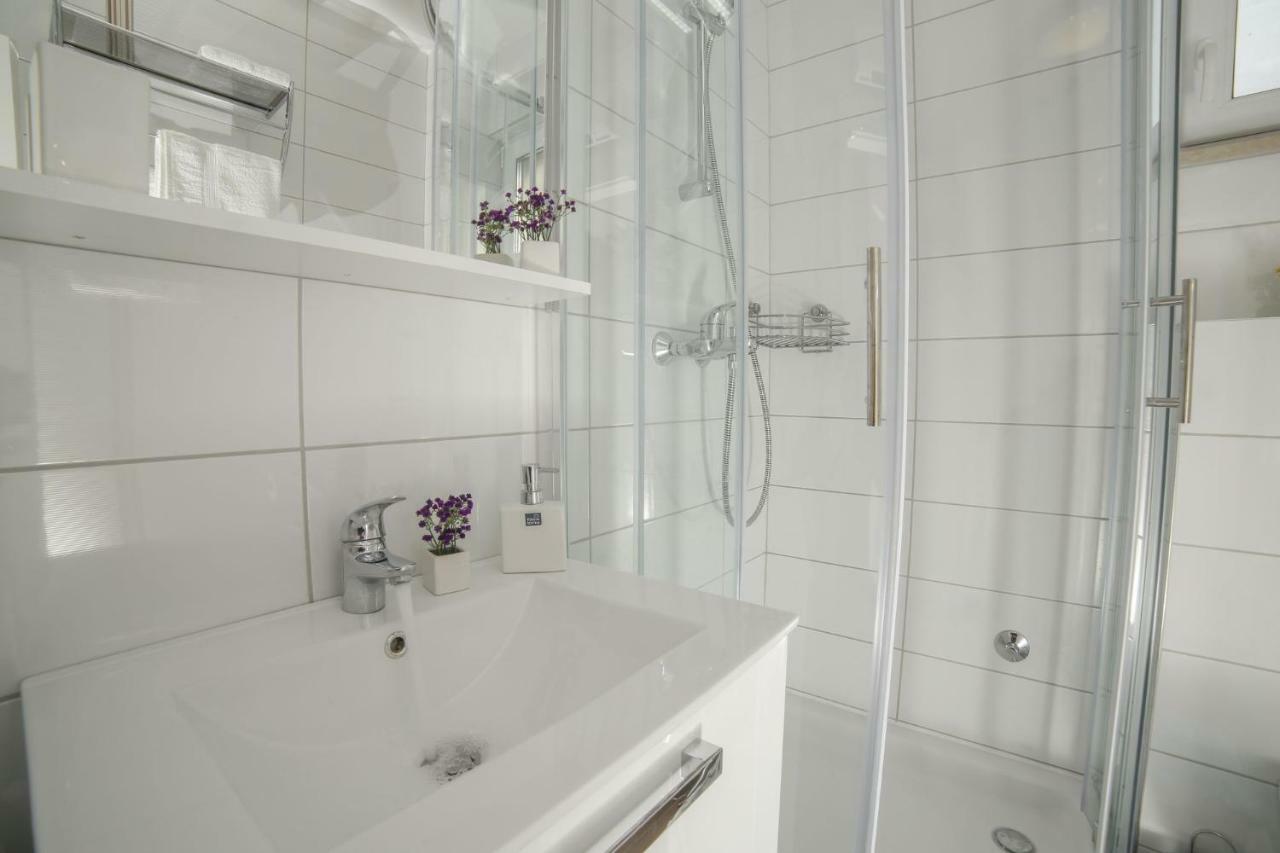 Amazing Luxury 4Star Apartment Laura Supetar Exterior photo